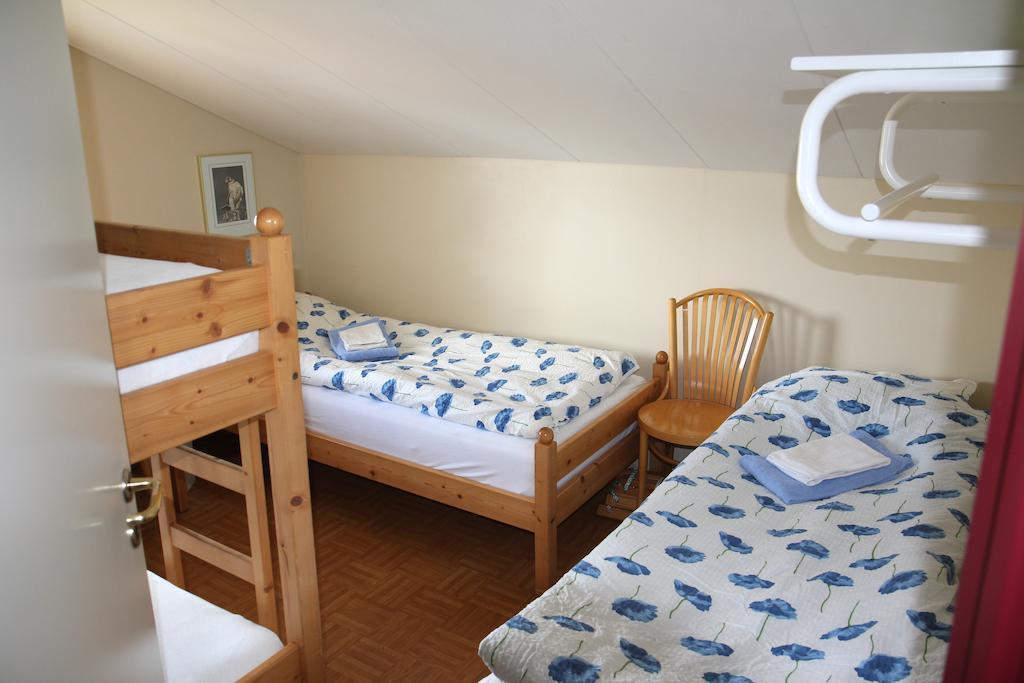 Korpudalur Hi Hostel Flateyri Room photo